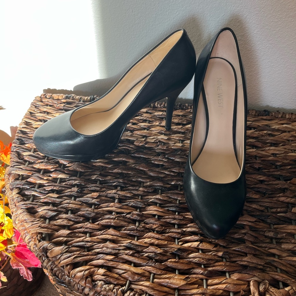 Black High Heels. Only used a few times. Size 7.5. ❤️